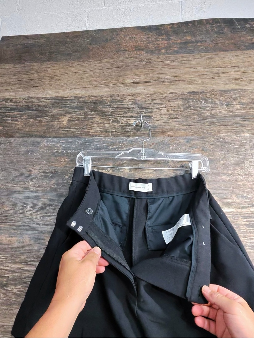 Abercrombie & Fitch Black High-Rise Tailored Shorts - Picture 8 of 10